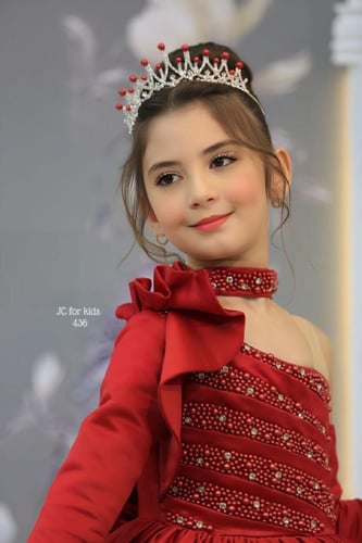 فستان سهرة أحمر ناري بتصميم "High-Low" - فخامة متن...