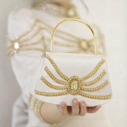 فستان بناتي ملكي باللون العاجي بتطريز ذهبي أنيق