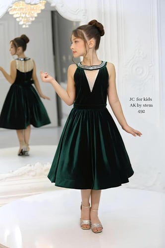 فستان المخمل الزمردي الملكي للأميرات