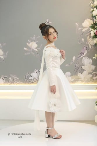 إطلالة الأميرات.. فستان "سوان وايت" الفاخر