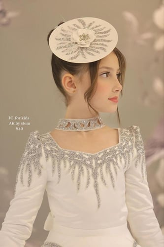 إطلالة الأميرات.. فستان "سوان وايت" الفاخر