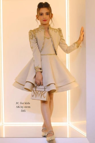 فستان سهرة بناتي فخم بلون بيج مزين بتطريز ذهبي مع...