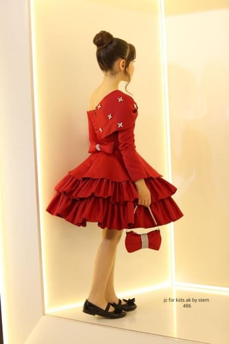 فستان "برنسيس" باللون الأحمر الفاخر