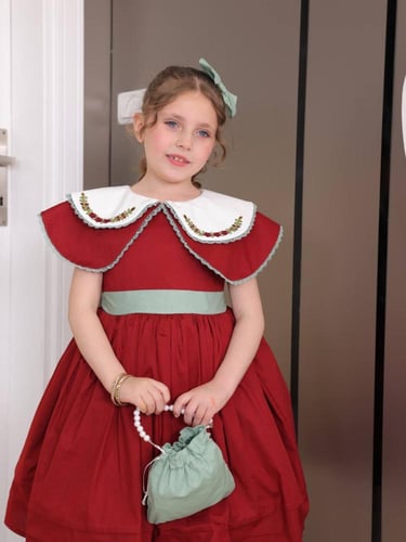 فستان "كلاسيك رويال" للأطفال - أحمر قرمزي بتفاصيل...