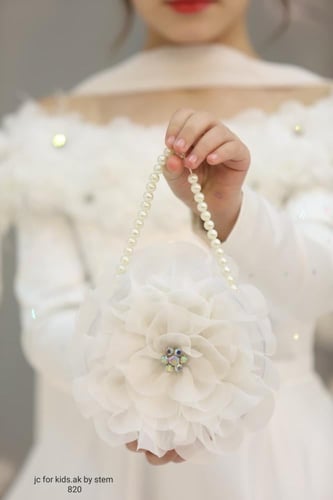 إطلالة الأميرات.. فستان "سوان وايت" الفاخر