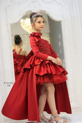 فستان سهرة أحمر ناري بتصميم "High-Low" - فخامة متن...