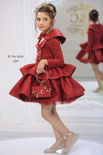 فستان + حقيبة + اكسيسوار شعر + عقد