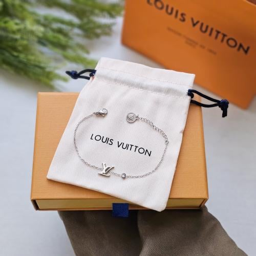 سلسة أنيقة من لويس فيتون لون فضي