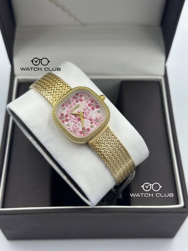 ساعة كومو ذهبي مينا وردي اطار مربع