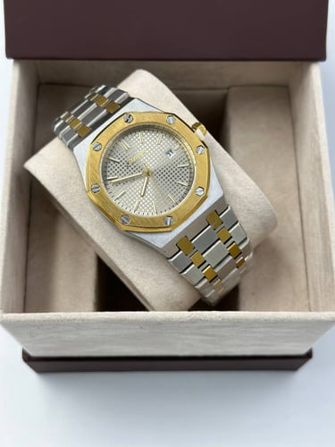 ساعة بتصميم ادمرز بيجيه مكس مينا رمادي