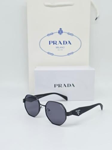 نظارة برادا أسود كامل