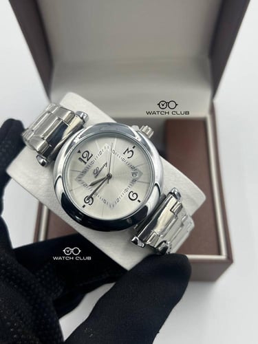 ساعة بأطار دائري فضي كامل