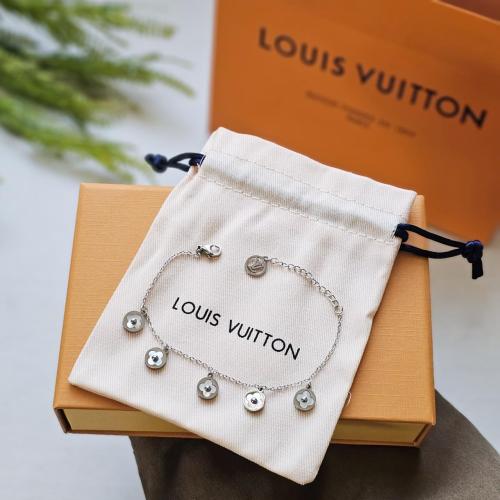 سلسة أنيقة من لويس فيتون لون فضي