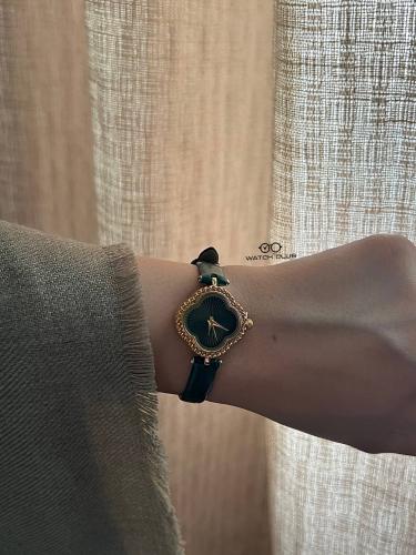 ساعة دي كابري جلد مينا اخضر اطار ذهبي