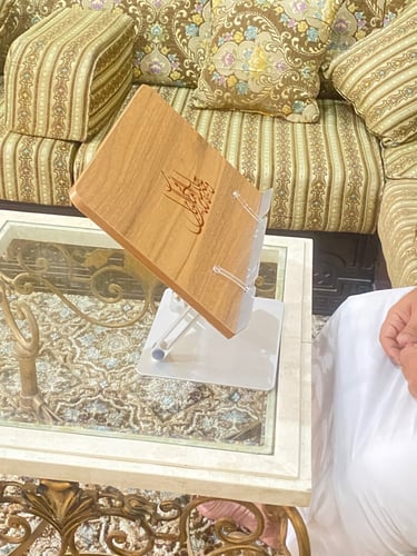 الحامل الجذاب مع جسرين معدنية