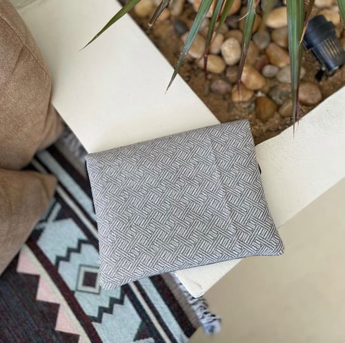 باوتش رمادي