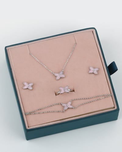 طقم بناتي ذهبي تصميم ناعم