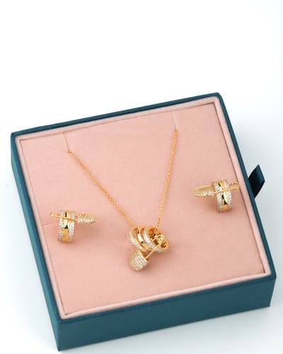 طقم مميز ناعم مشبك ( الهبه )