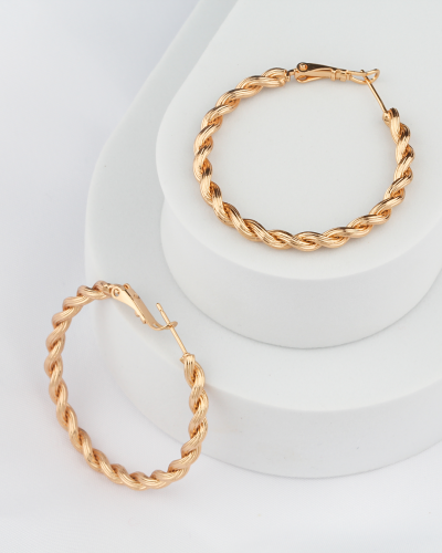 حلق مطلي بتصميم مختلف