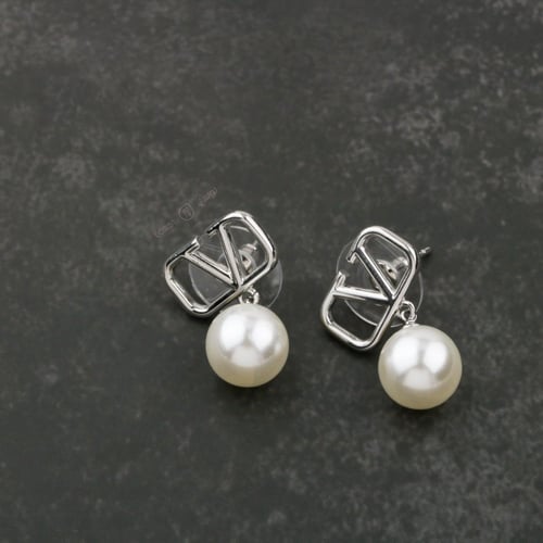 طقم لؤلؤ مميز فضي