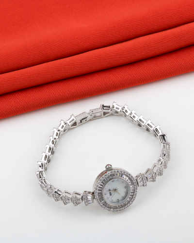 ساعة زركون نسائيه بسير فضي