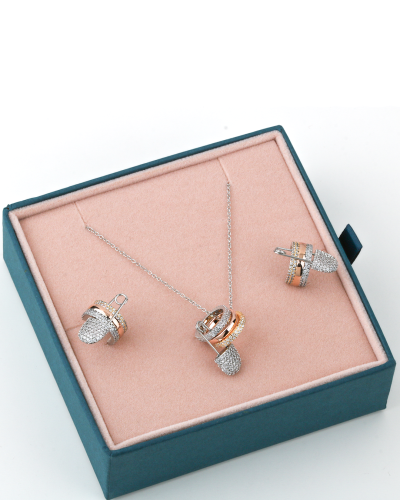 طقم مميز ناعم مشبك ( الهبه )