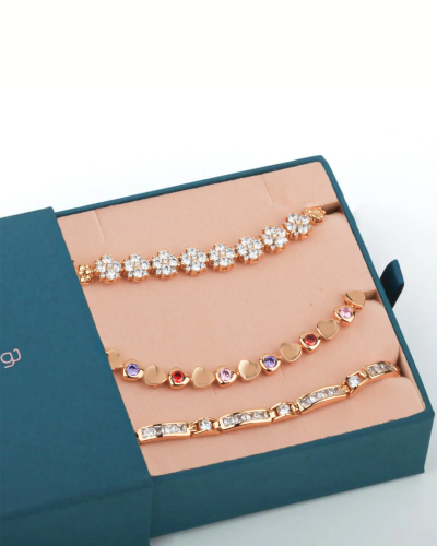 3 أساور مطلية بالذهب من لونسي