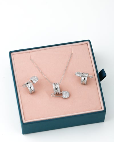 طقم مميز ناعم مشبك ( الهبه )