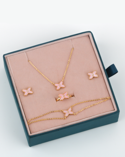 طقم بناتي ذهبي تصميم ناعم