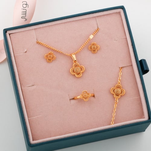 طقم بناتي تصميم ذهب 1