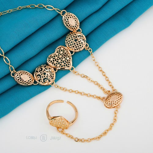 كف مطلي تصميم قلب