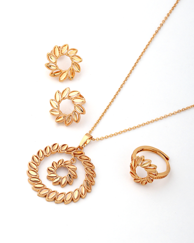 طقم ذهبي تصميم ناعم