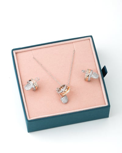 طقم مميز ناعم مشبك ( الهبه )