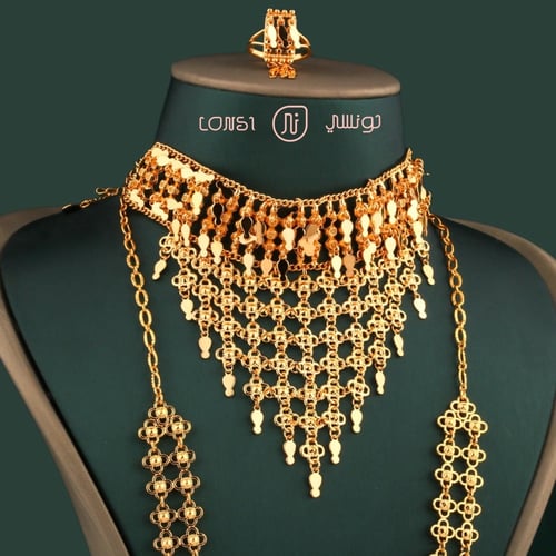 كولكشن كبير مطلي بالذهب