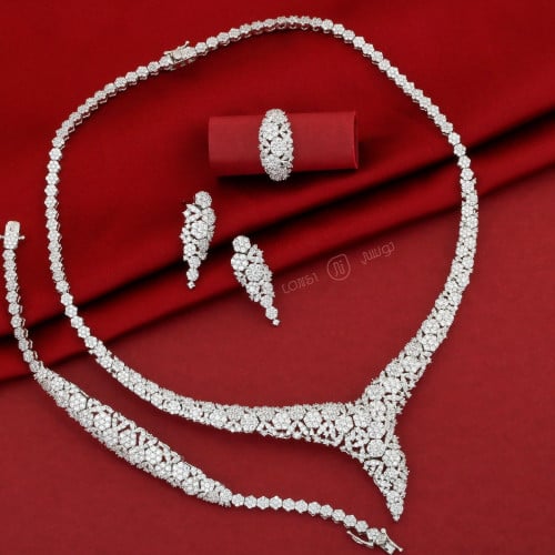 طقم فاخر للمناسبات تصميم ألماس