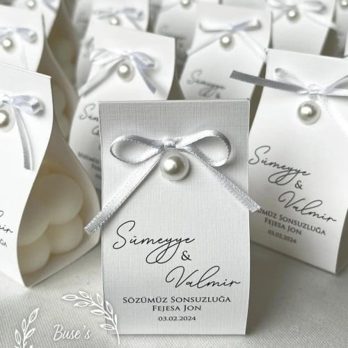 توزيعات مطبوعه لشموع الببليز