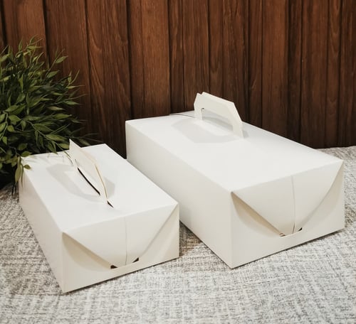 علب بيد ابيض