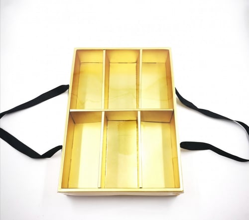 علب بحامل اسود