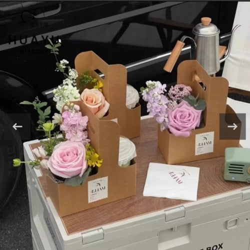 حامل اكواب بلونين ابيض وكرتوني