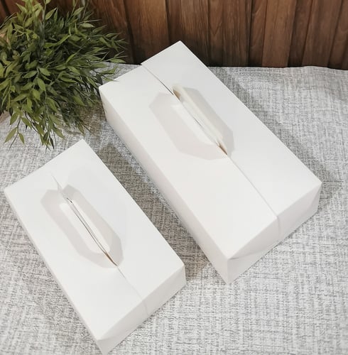 علب بيد ابيض