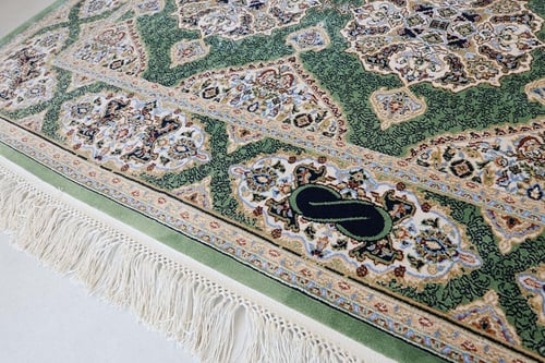 سجادة نيو كلاسيك فاخرة لون اخضر