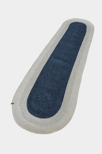 ممر طويل زرقاء