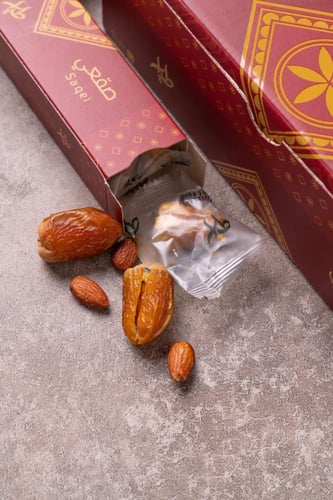 تمر ولوز صقعي