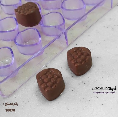قالب شوكولاتة ايكريلك شكل فراولة ، المقاس 2.5*3سم...