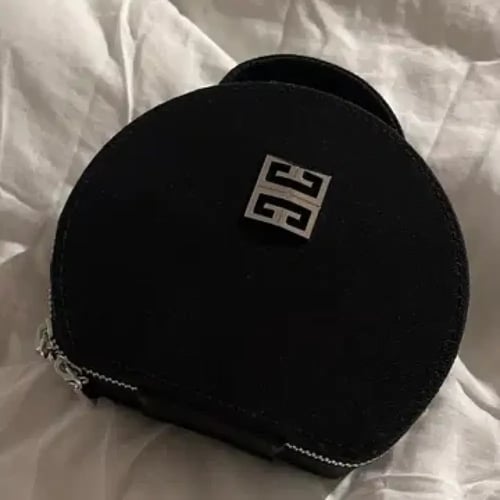 باوتش جيفينشي اسود بمسكة Givenchy Pouch With Handl...