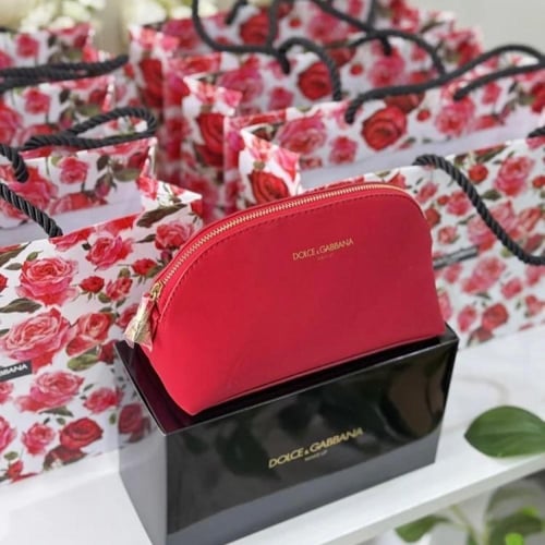 شنطة دولتشي اند غبانا مع علبه و كيس اصلي
