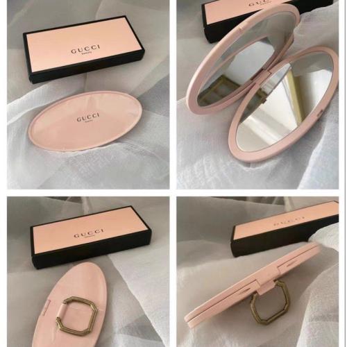 مرايا قوشي اصليه Gucci Beauty Pink Mirror