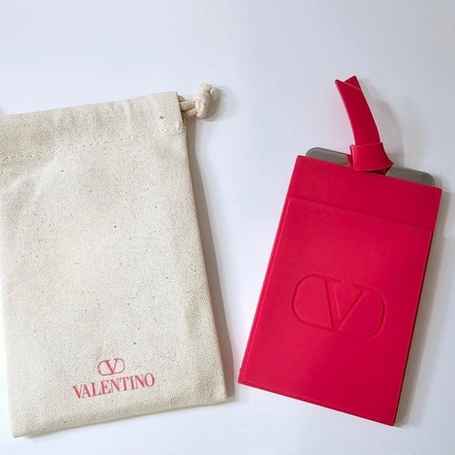 فالنتينو Valentino باوتش اسود اصليه رائعه