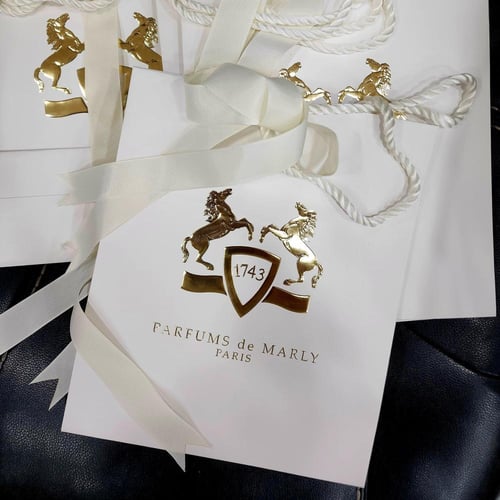 علبه عطور مع كيس من دي مارلي الاصليه