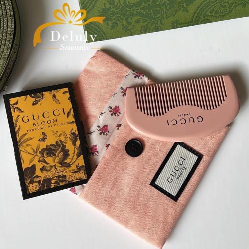 10 مشط قوتشي خشبي وردي خلاب في كيس قماشي (الكيس من...